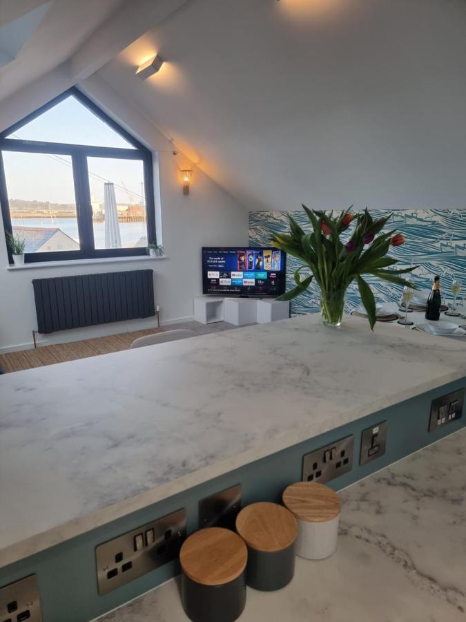 The Bunker-Luxe Central Falmouth Getaway With Stunning Sea Views Buitenkant foto